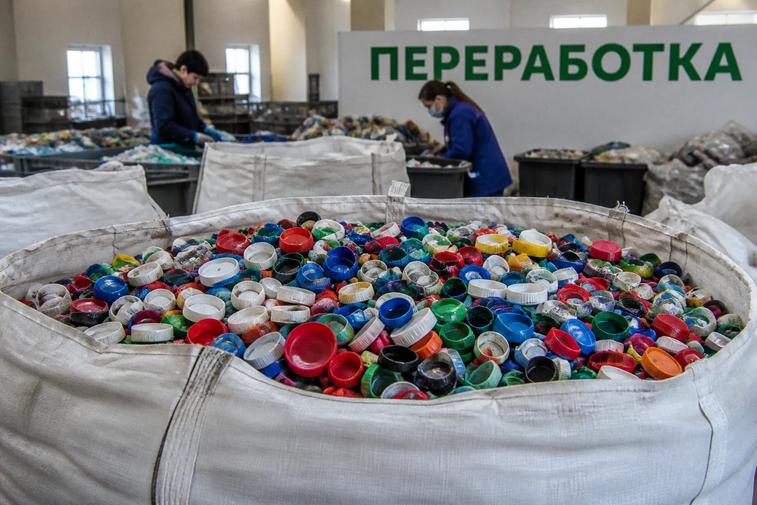 Москвичи за полгода собрали почти три тысячи тонн пластика и стекла